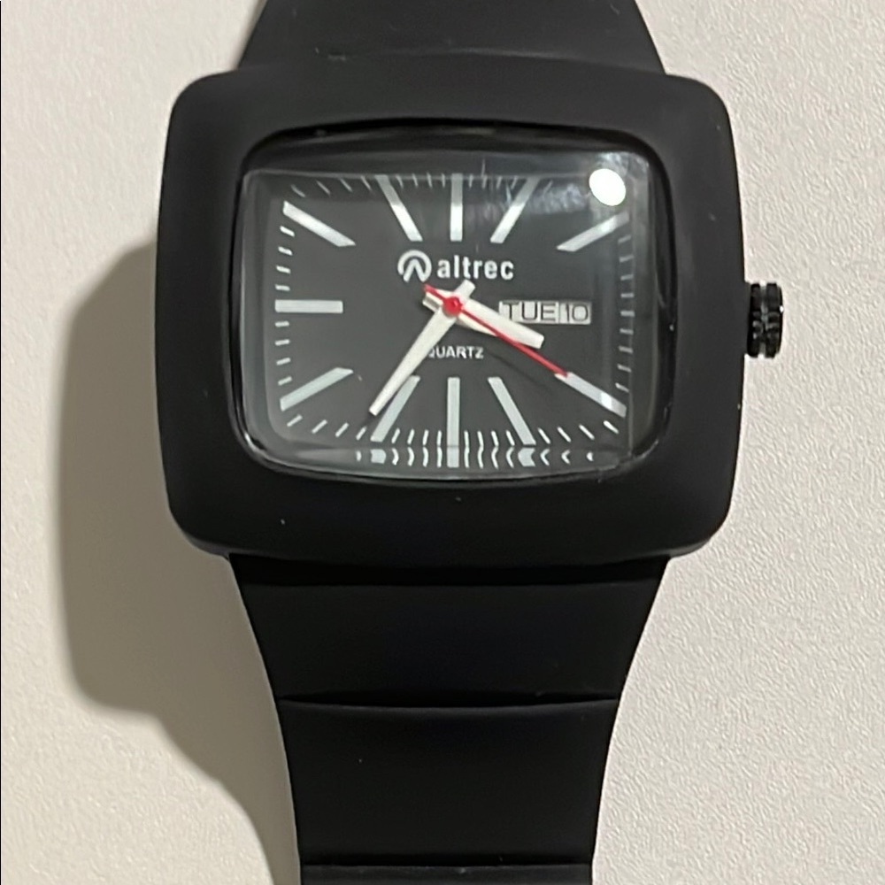 Black Minimalist Watch with Rubber Band